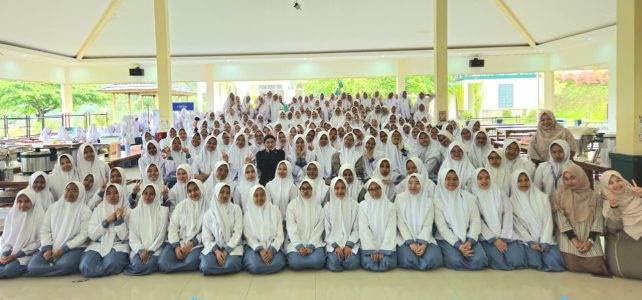 SMA Pesantren Unggul Albayan Putri Goalpara X Wardah Circle School Roadshow