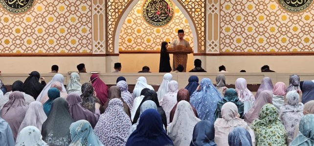 Mengagumi Kekuasaan Allah melalui Salat Gerhana Mengagumi Kekuasaan Allah melalui Salat Gerhana