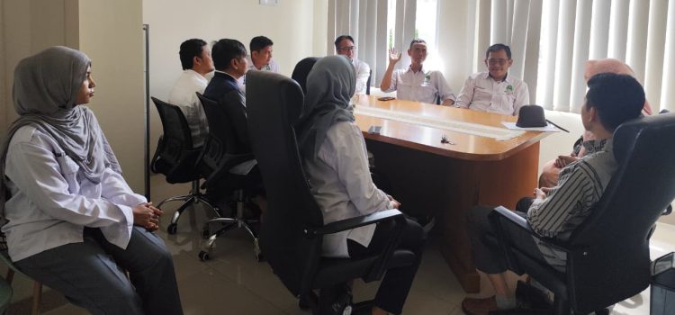 Sinergi Hijau: Dinas Kehutanan Kabupaten Sukabumi Tinjau Lokasi Penanaman 100 Pohon di SMA PU Al Bayan Putri Goalpara Sinergi Hijau: Dinas Kehutanan Kabupaten Sukabumi Tinjau Lokasi Penanaman 100 Pohon di SMA PU Al Bayan Putri Goalpara