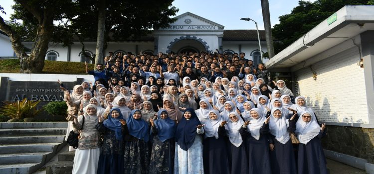 Menjalin Silaturahim Guru Seluruh Unit Al-Bayan pada Rapat Kerja Gabungan Al-Bayan